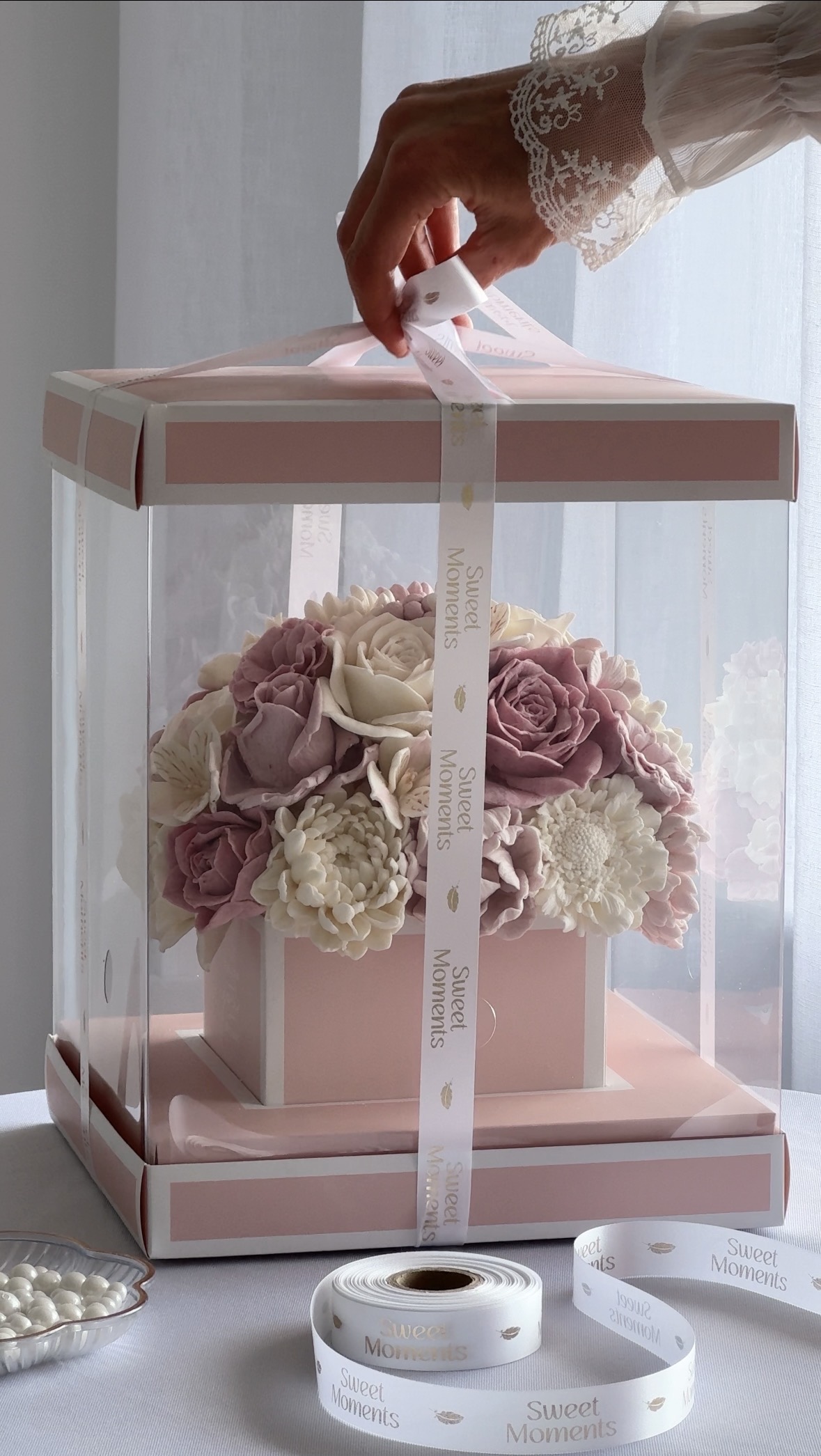The Aquarium Box — a generous gift box for larger arrangements
