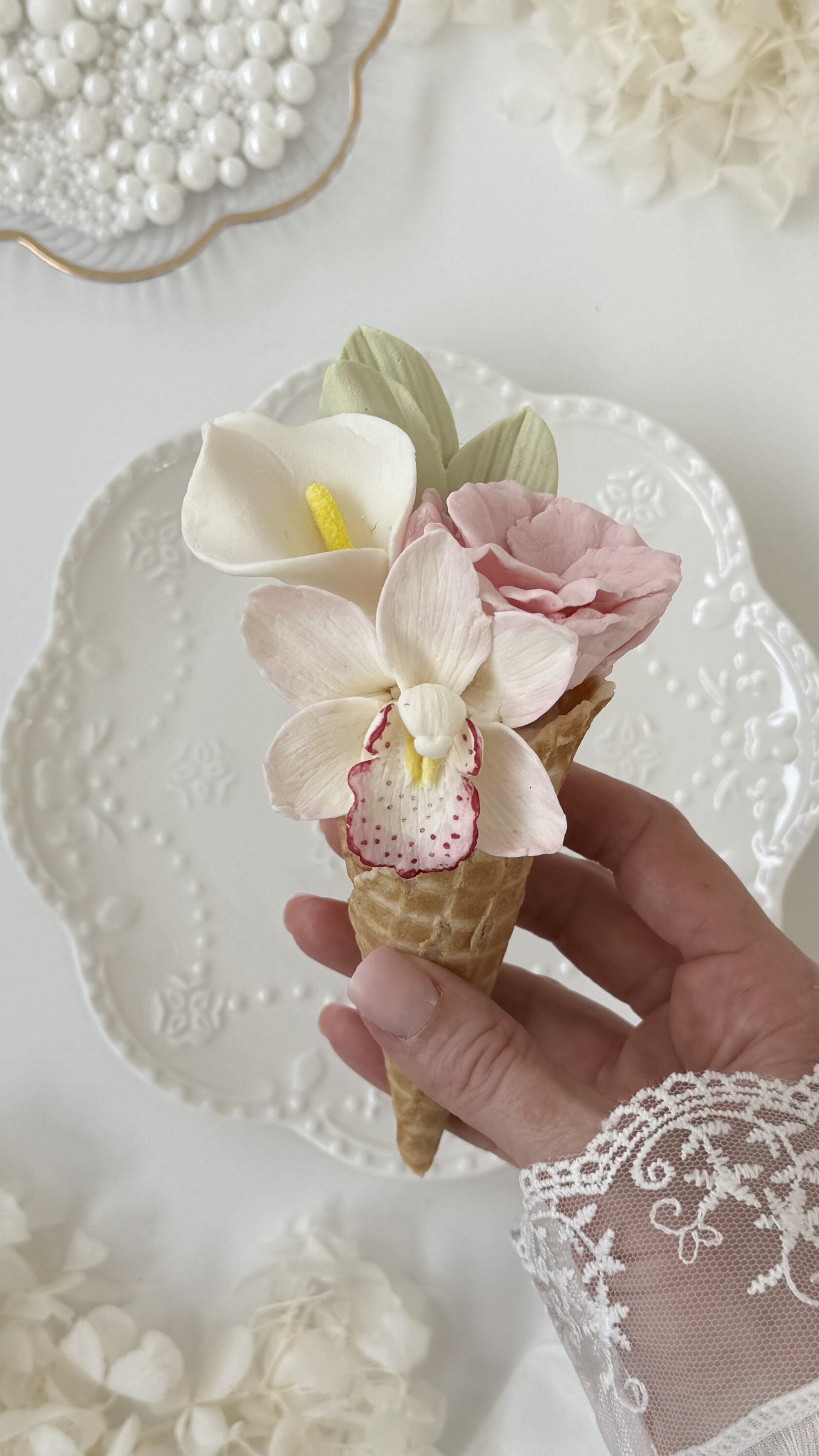 Zefir flower arrangement by Sweet Moments — box of flowers 2